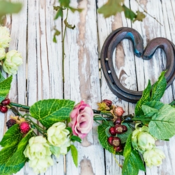Heart horse shoe with flowers